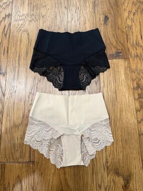 Spanx NWOT SPANXsupersmooth Undie-tectable Lace Hi-Hipster size S Nude and Black